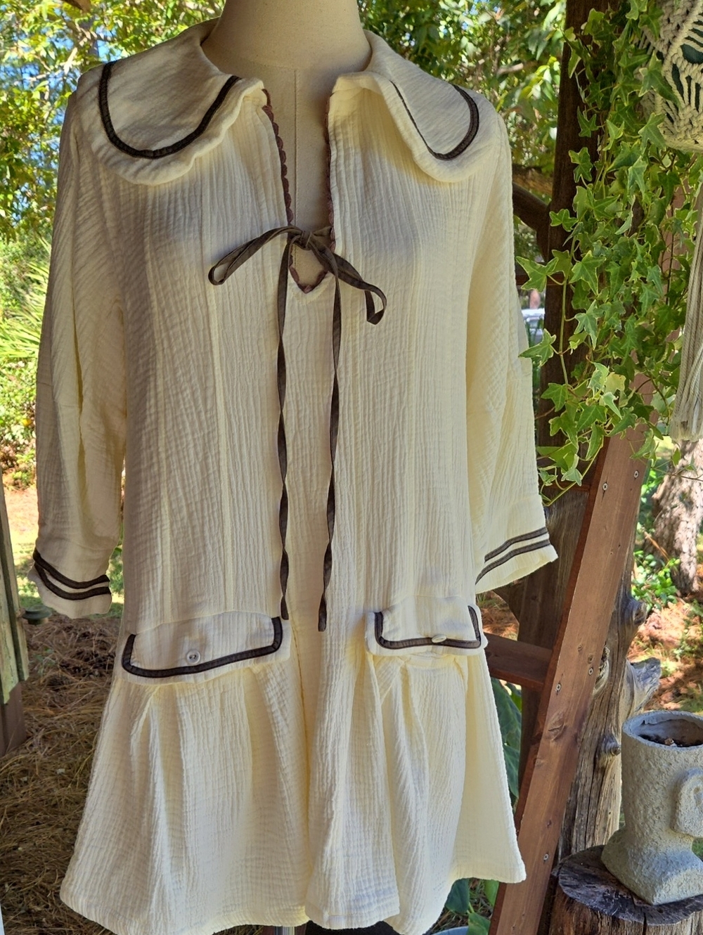 TCEC Cream Gauze Peplum Hem Tunic With Brown Trim Size Large